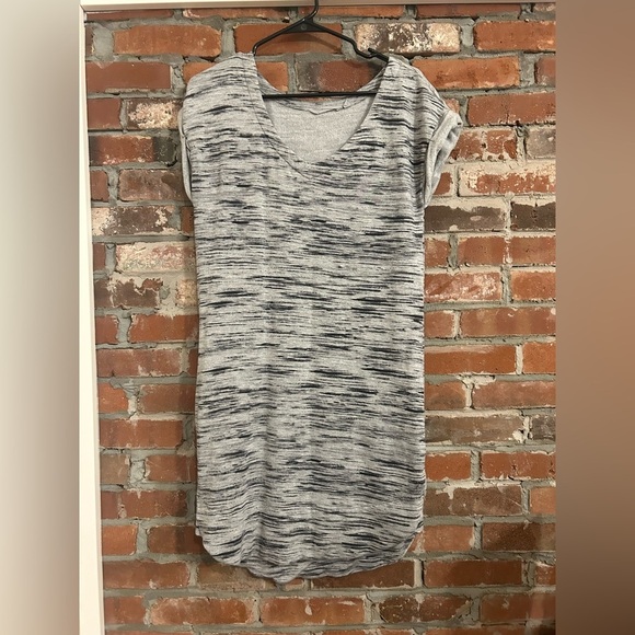 Athleta Gray V-Neck Sporty Tee Dress Size Small - Picture 1 of 7